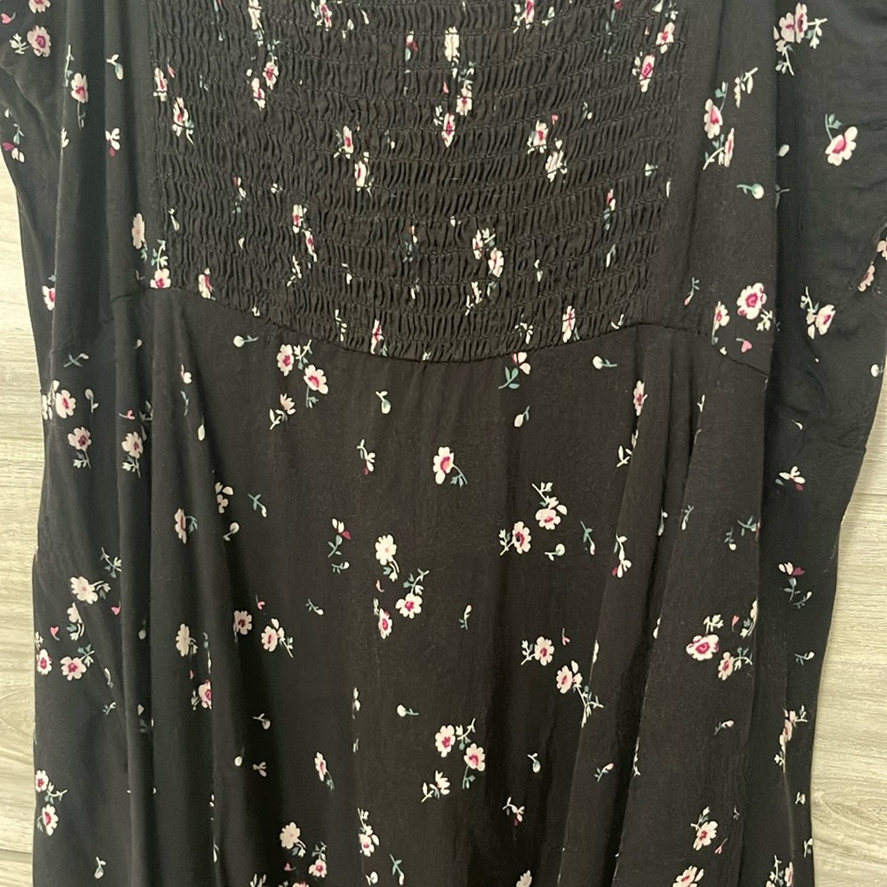 Old Navy Black Floral Spaghetti Strap Flowy Dress - Picture 3 of 9